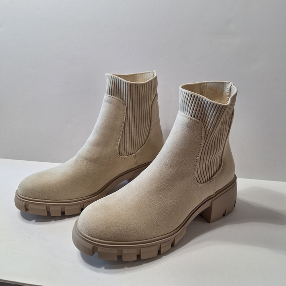 Sincerely Jules NEW Bone Whimsigoth Faux Suede Lug Sole Ankle Boots Size 9.5 - Picture 4 of 11